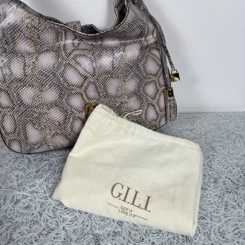 GILI exude effortless